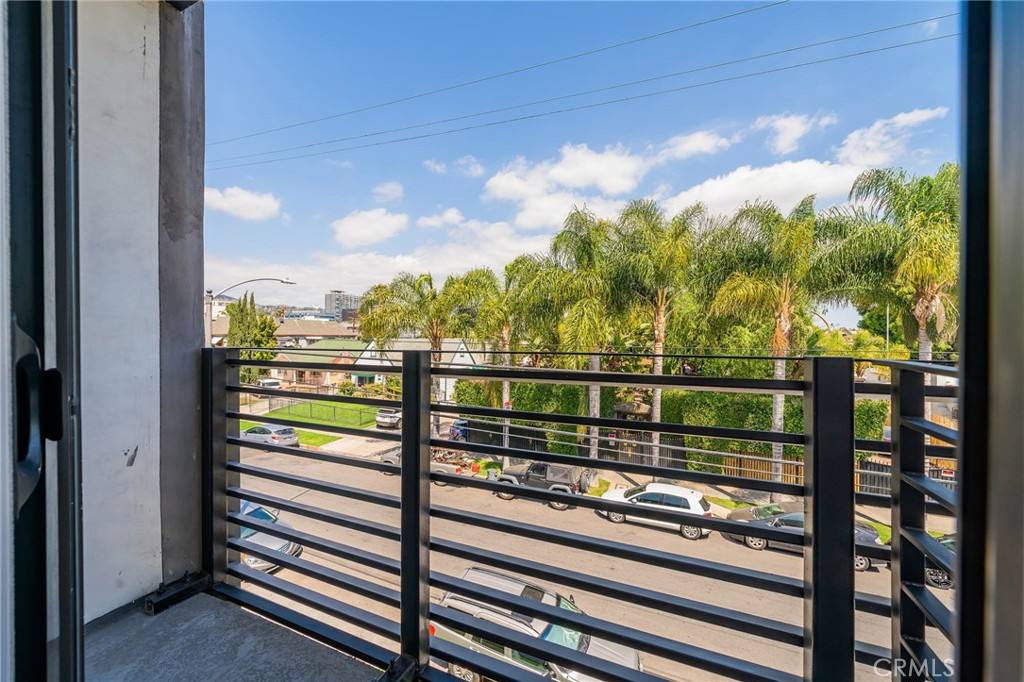 Apartment for rent at 6201 La Mirada Ave #7, Los Angeles, CA 90038