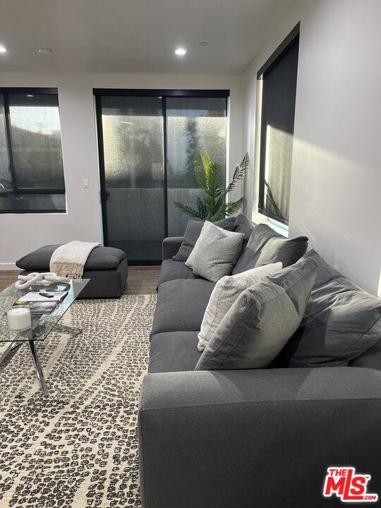 Apartment for rent at 124 S Croft Ave #101, Los Angeles, CA 90048