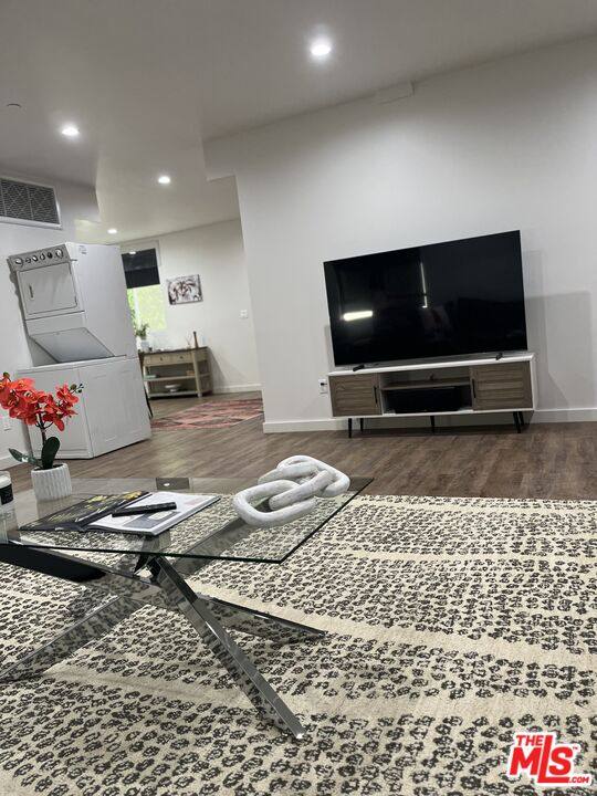 Apartment for rent at 124 S Croft Ave #101, Los Angeles, CA 90048