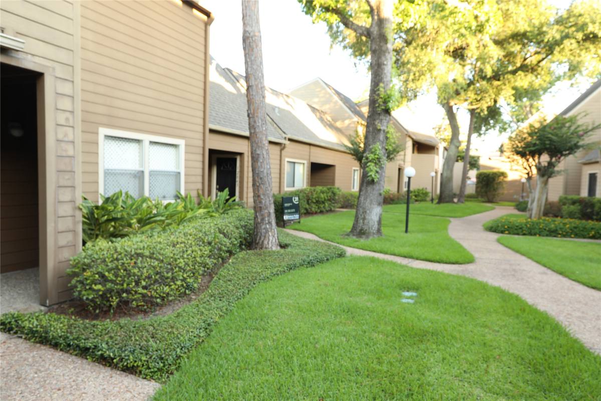 Townhouse for rent at 12847 Briarwest Circle, Houston, TX 77077