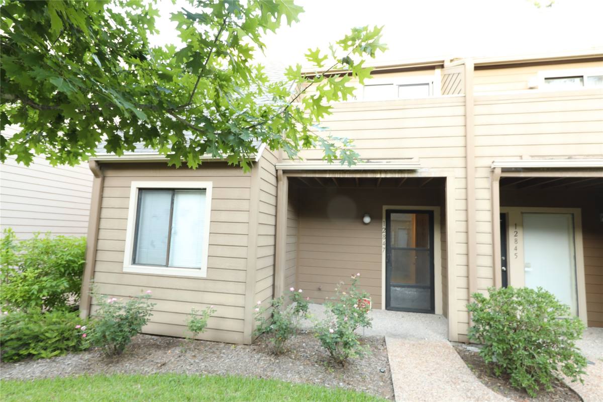 Townhouse for rent at 12847 Briarwest Circle, Houston, TX 77077