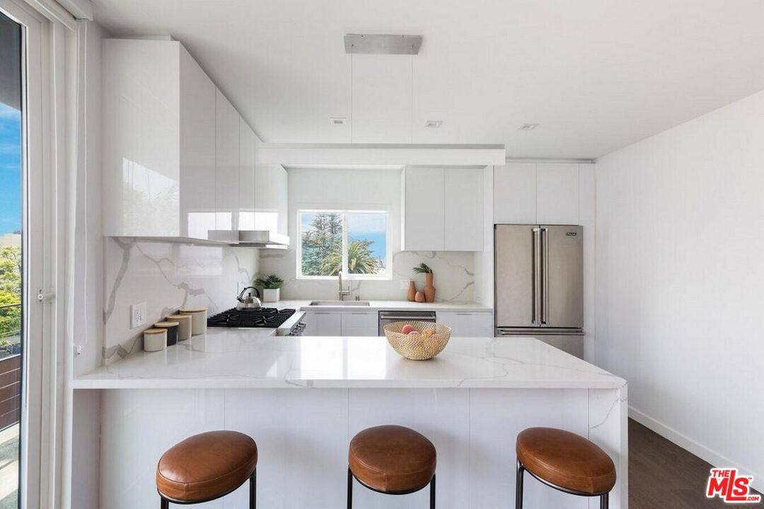 Apartment for rent at 1425 N Crescent Heights Blvd #101, Los Angeles, CA 90046