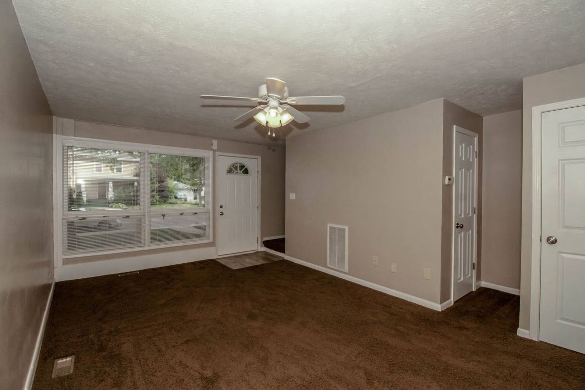 Townhouse for rent at 201 Davis Ave, Bloomington, IL 61701