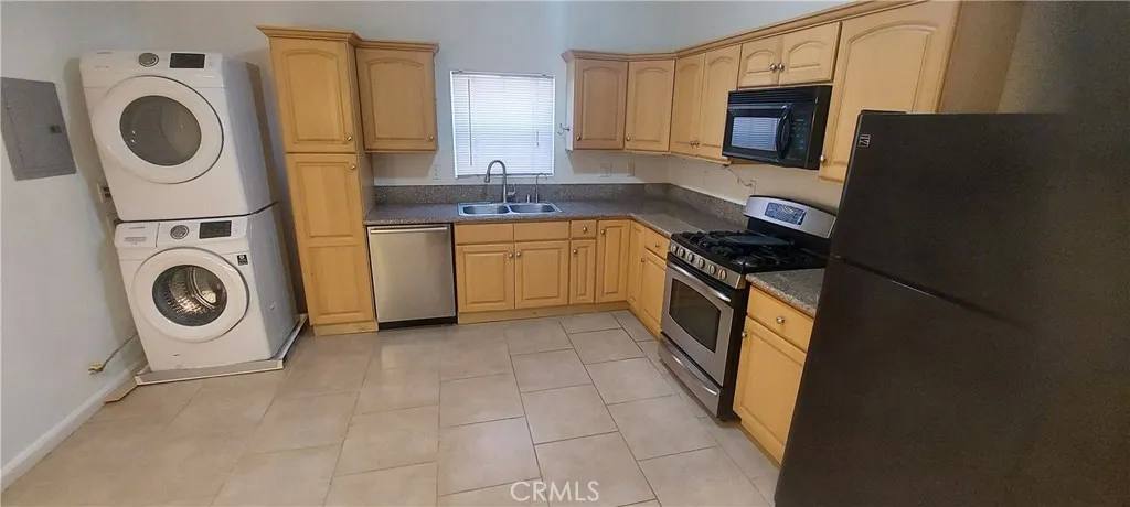 Apartment for rent at 2818 S Bronson Ave #2818B, Los Angeles, CA 90018