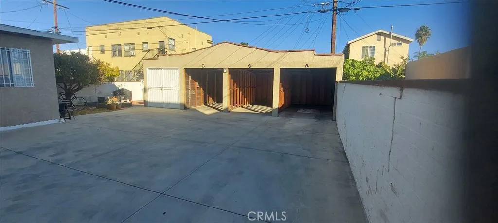 Apartment for rent at 2818 S Bronson Ave #2818B, Los Angeles, CA 90018