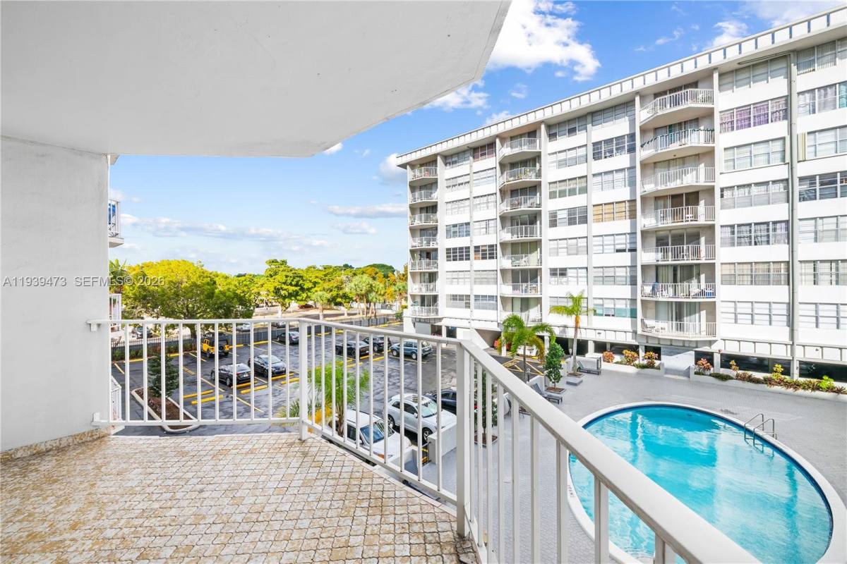 Apartment for rent at 16710 NE 9th Ave #307, Miami, FL 33162