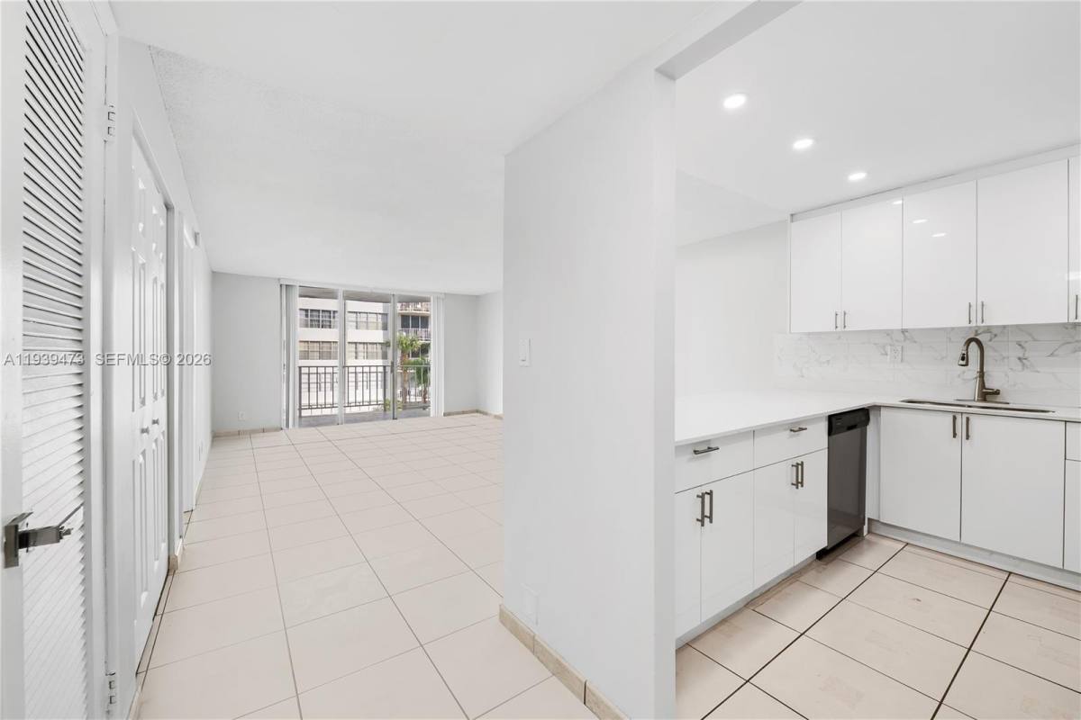 Apartment for rent at 16710 NE 9th Ave #307, Miami, FL 33162