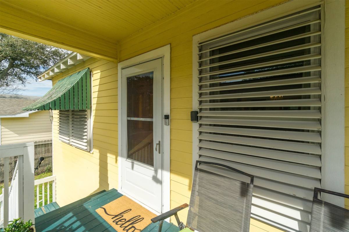 Apartment for rent at 3602 Ave Q 1 2 #3602UP, Galveston, TX 77550
