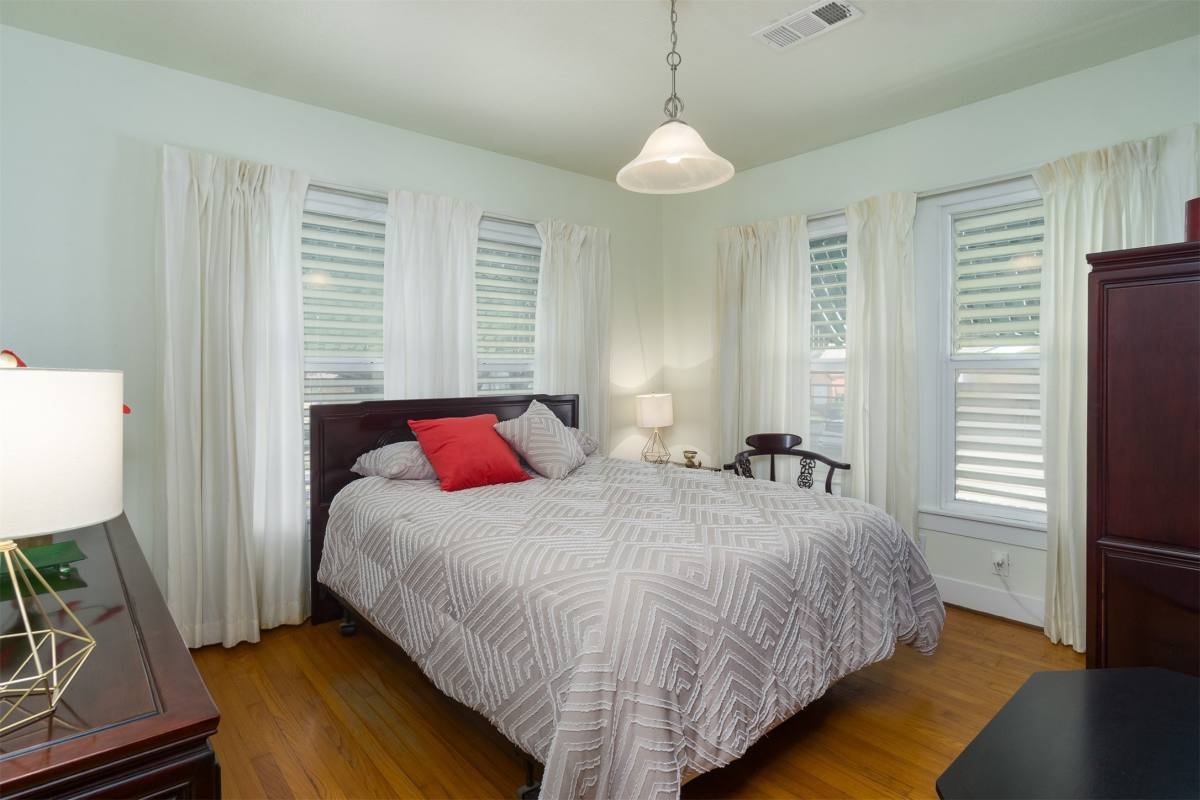Apartment for rent at 3602 Ave Q 1 2 #3602UP, Galveston, TX 77550