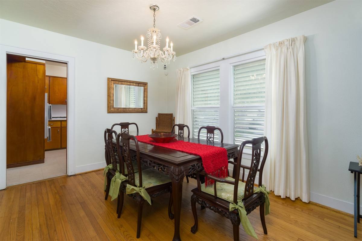 Apartment for rent at 3602 Ave Q 1 2 #3602UP, Galveston, TX 77550
