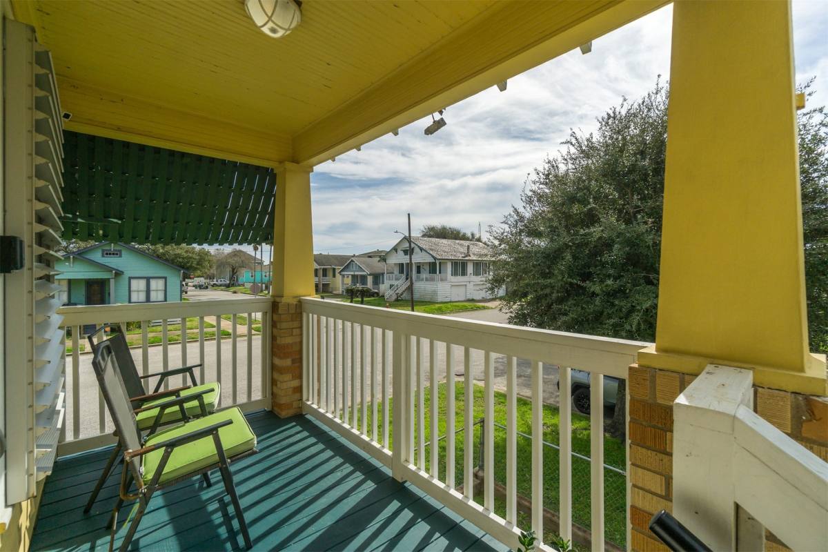 Apartment for rent at 3602 Ave Q 1 2 #3602UP, Galveston, TX 77550