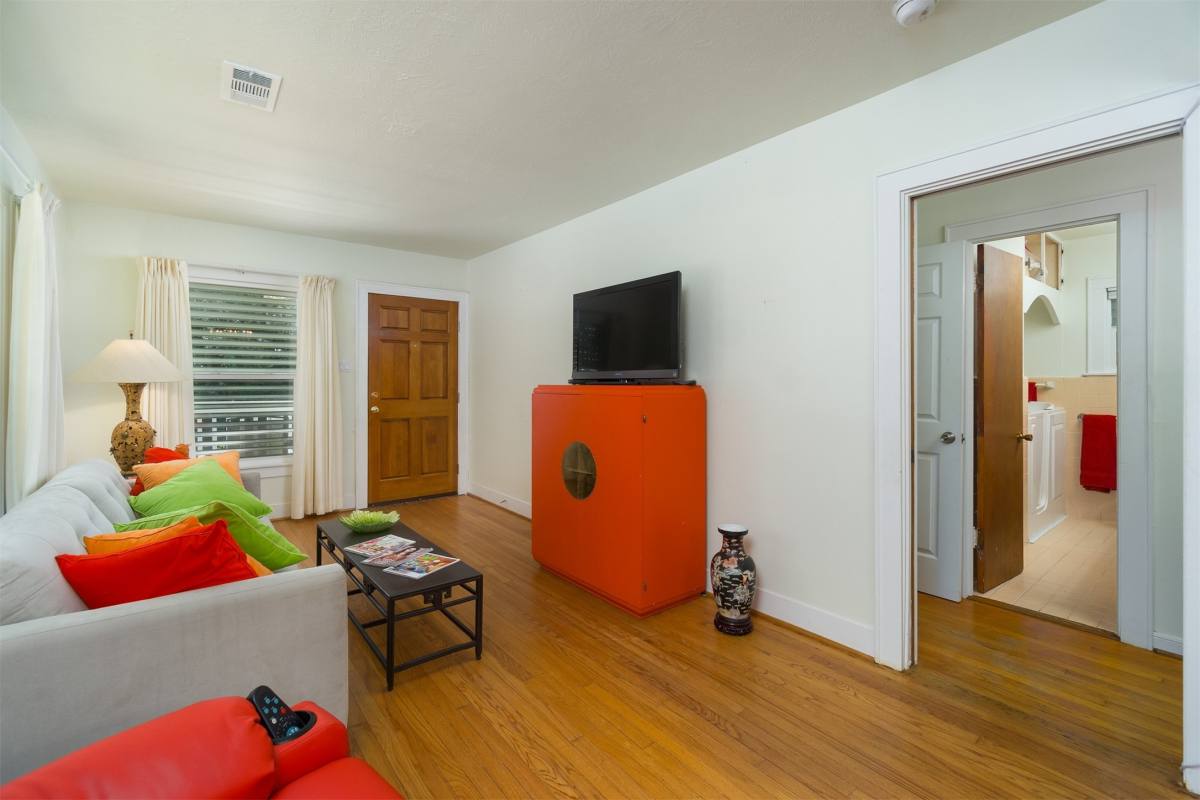 Apartment for rent at 3602 Ave Q 1 2 #3602UP, Galveston, TX 77550