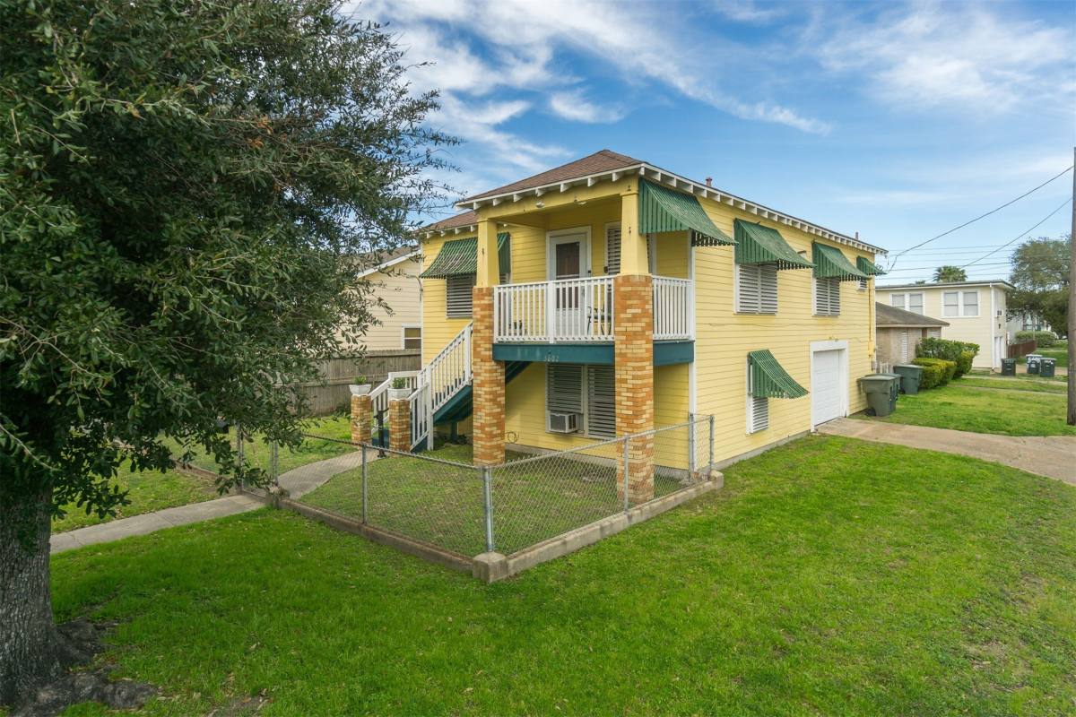 Apartment for rent at 3602 Ave Q 1 2 #3602UP, Galveston, TX 77550
