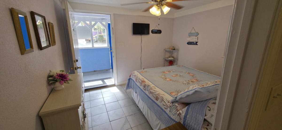 Apartment for rent at 1915 Ave O 1 2 #1915A, Galveston, TX 77550