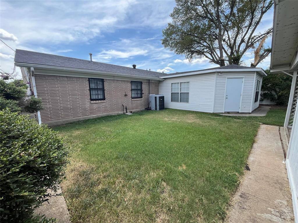 Apartment for rent at 4509 Huntington Dr, Garland, TX 75042