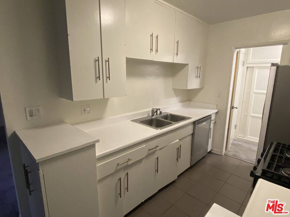 Apartment for rent at 10655 Wilshire Blvd #303, Los Angeles, CA 90024