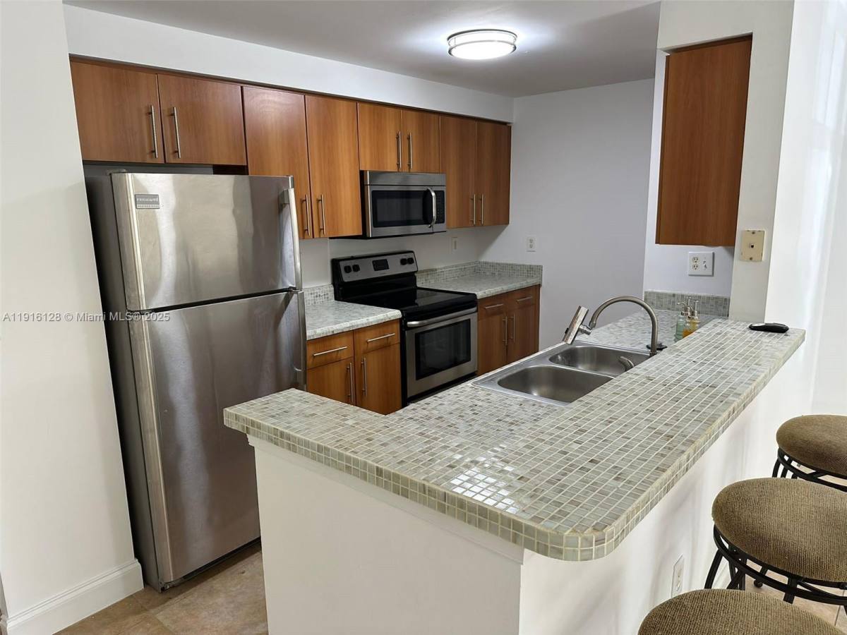Apartment for rent at 6020 W Sample Rd #104, Pompano Beach, FL 33067