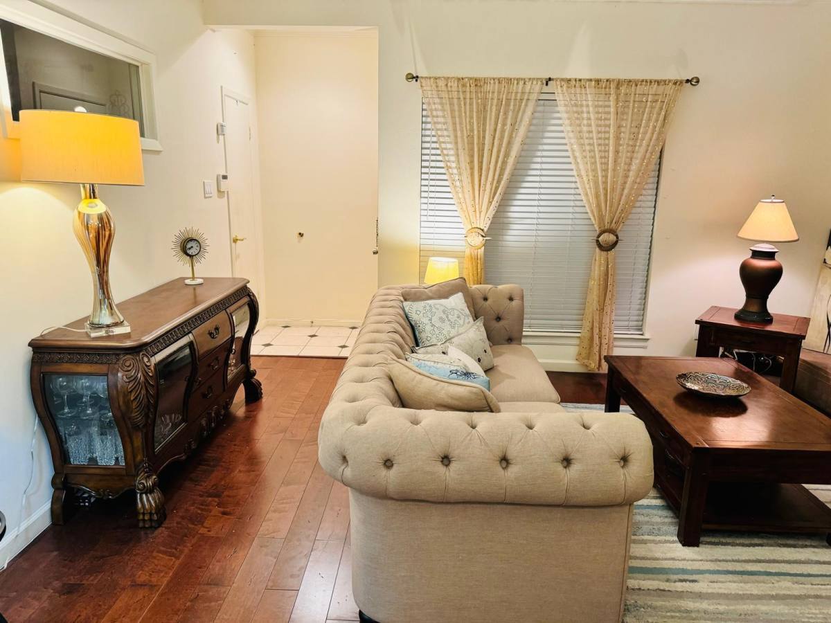Condo for rent at 2001 Bering Dr #20012D, Houston, TX 77057