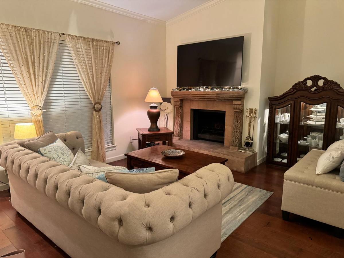 Condo for rent at 2001 Bering Dr #20012D, Houston, TX 77057