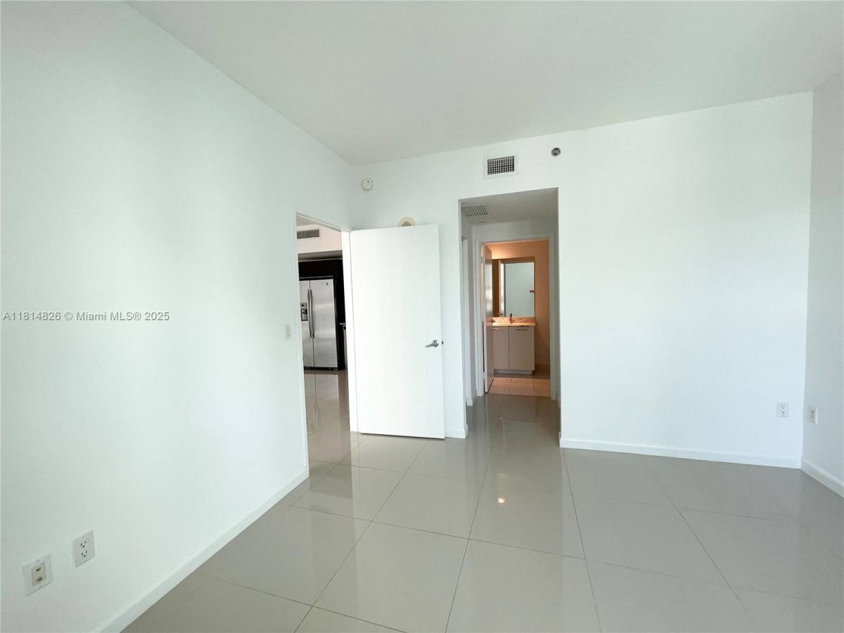 Apartment for rent at 950 Brickell Bay Dr #1907, Miami, FL 33131