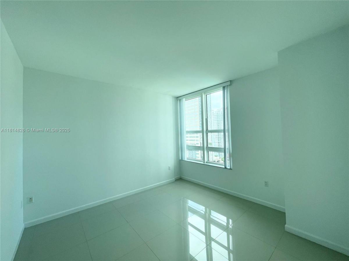 Apartment for rent at 950 Brickell Bay Dr #1907, Miami, FL 33131