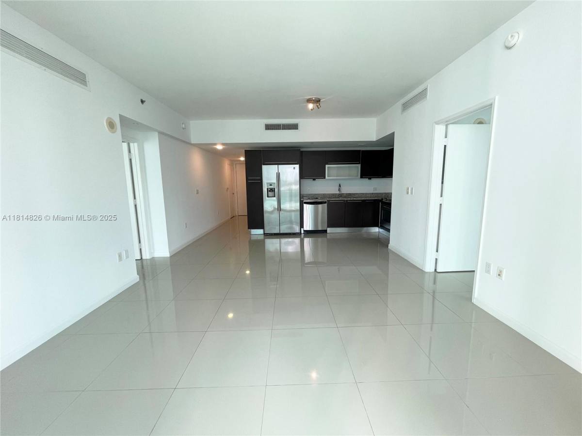 Apartment for rent at 950 Brickell Bay Dr #1907, Miami, FL 33131