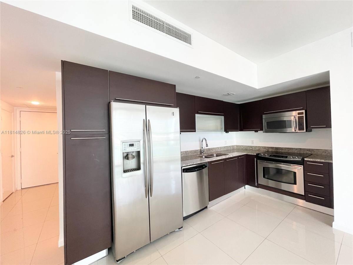 Apartment for rent at 950 Brickell Bay Dr #1907, Miami, FL 33131