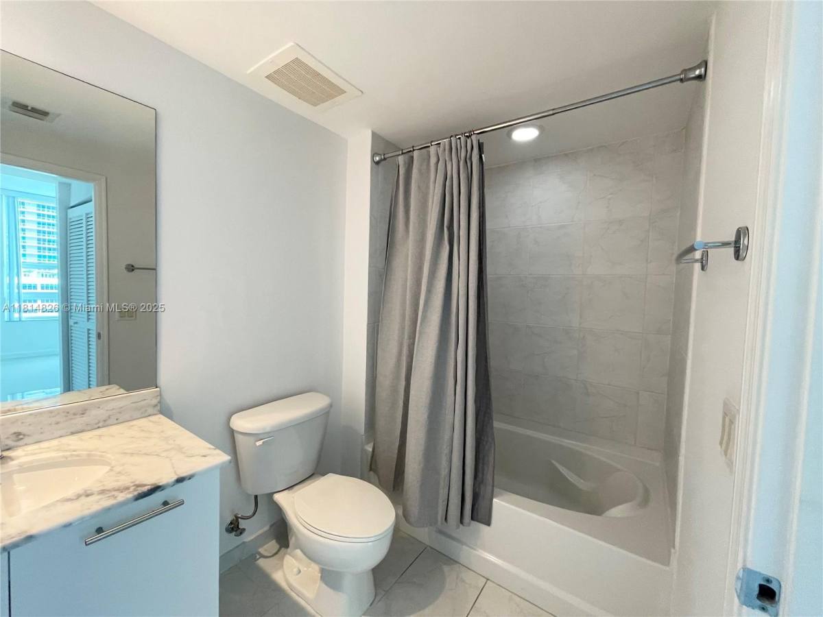 Apartment for rent at 950 Brickell Bay Dr #1907, Miami, FL 33131