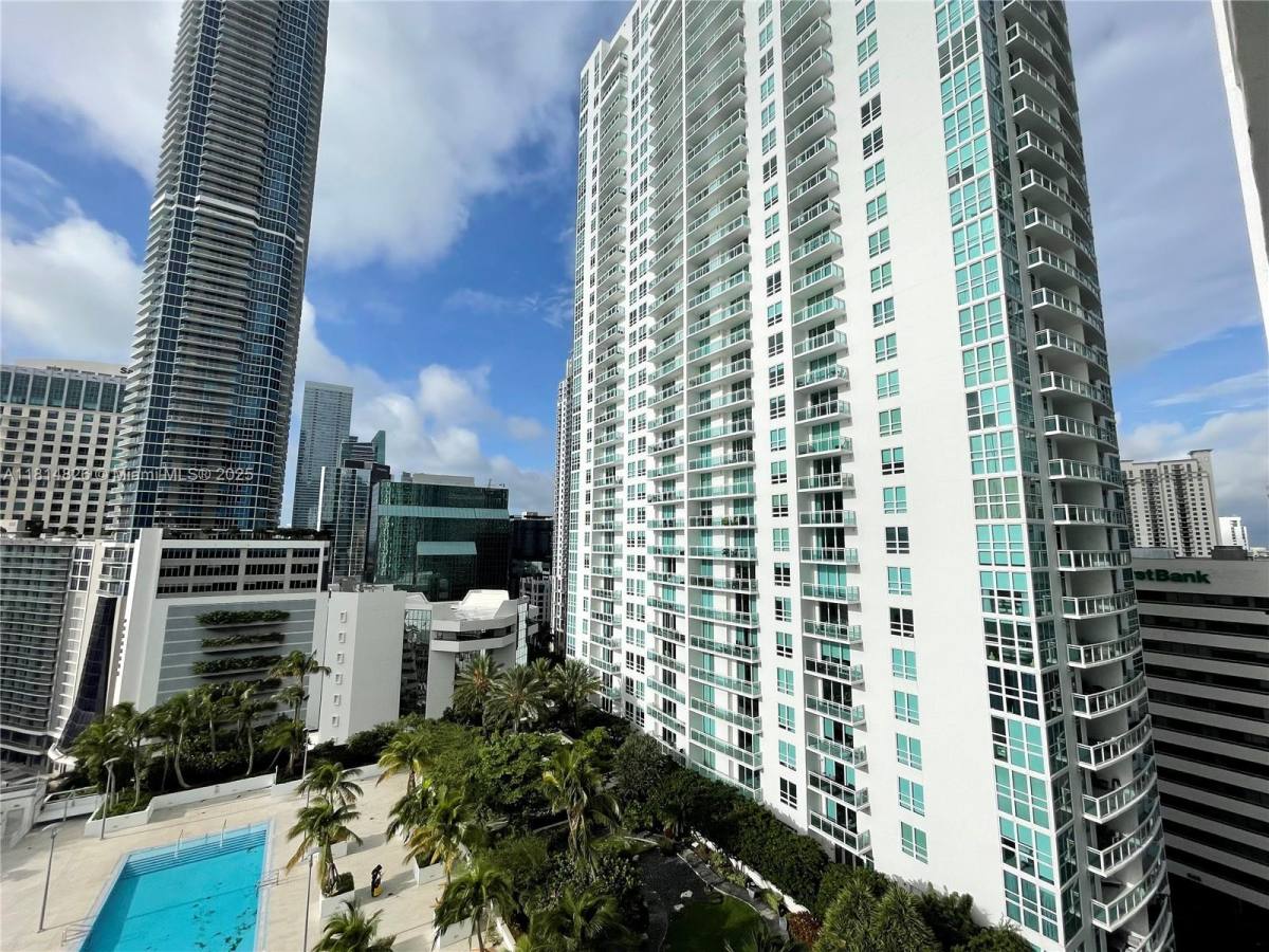 Apartment for rent at 950 Brickell Bay Dr #1907, Miami, FL 33131