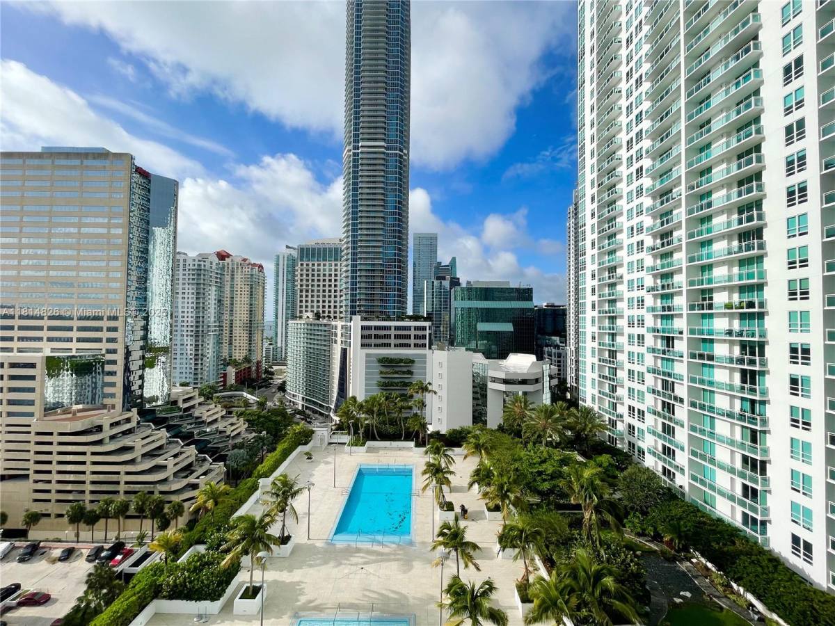 Apartment for rent at 950 Brickell Bay Dr #1907, Miami, FL 33131