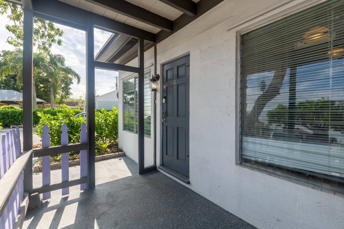 Apartment for rent at 131 S Federal Highway 131-4, Lake Worth Beach, FL 33460