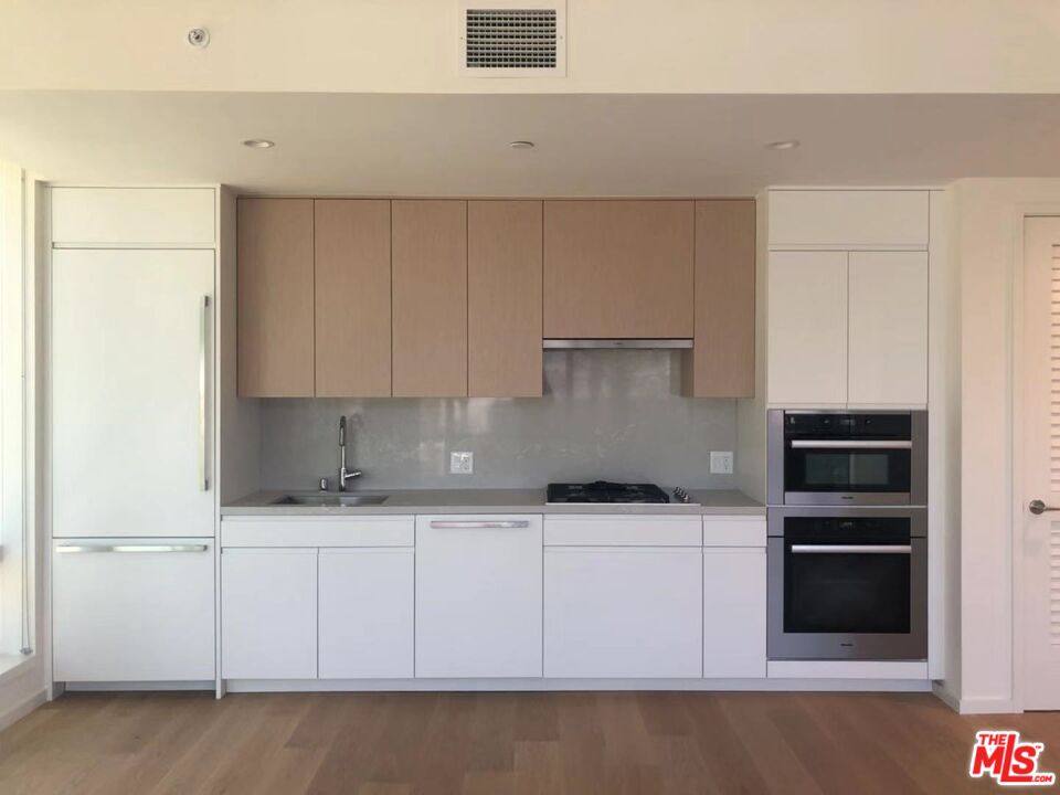 Apartment for rent at 877 Francisco St #1002, Los Angeles, CA 90017