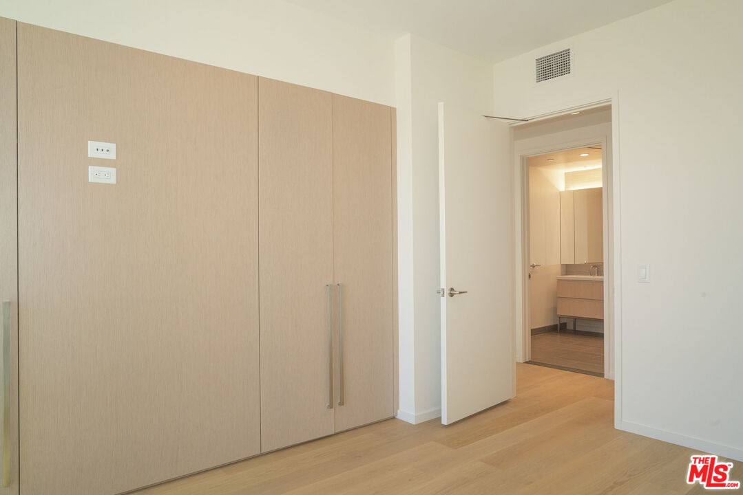 Apartment for rent at 877 Francisco St #1002, Los Angeles, CA 90017