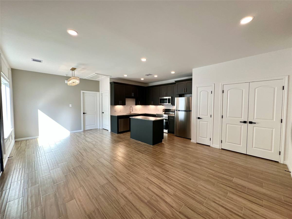 Apartment for rent at 11559 Persimmon St, Willis, TX 77318