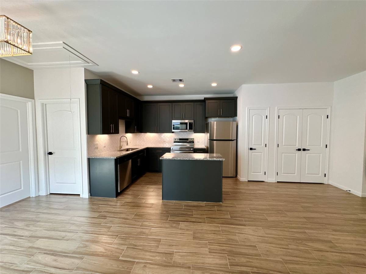 Apartment for rent at 11559 Persimmon St, Willis, TX 77318