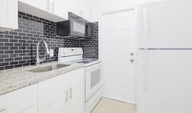 Apartment for rent at 309 Phippen Waiters Rd #309-1, Dania, FL 33004