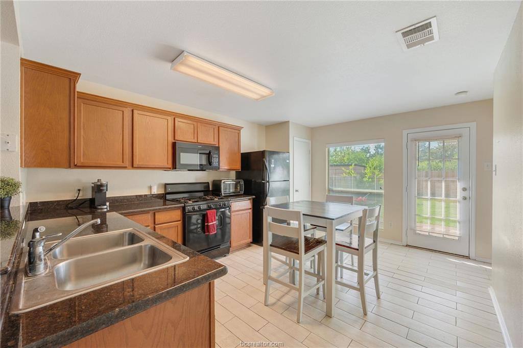 Apartment for rent at 1114 Cottage Grove Circle, Bryan, TX 77801