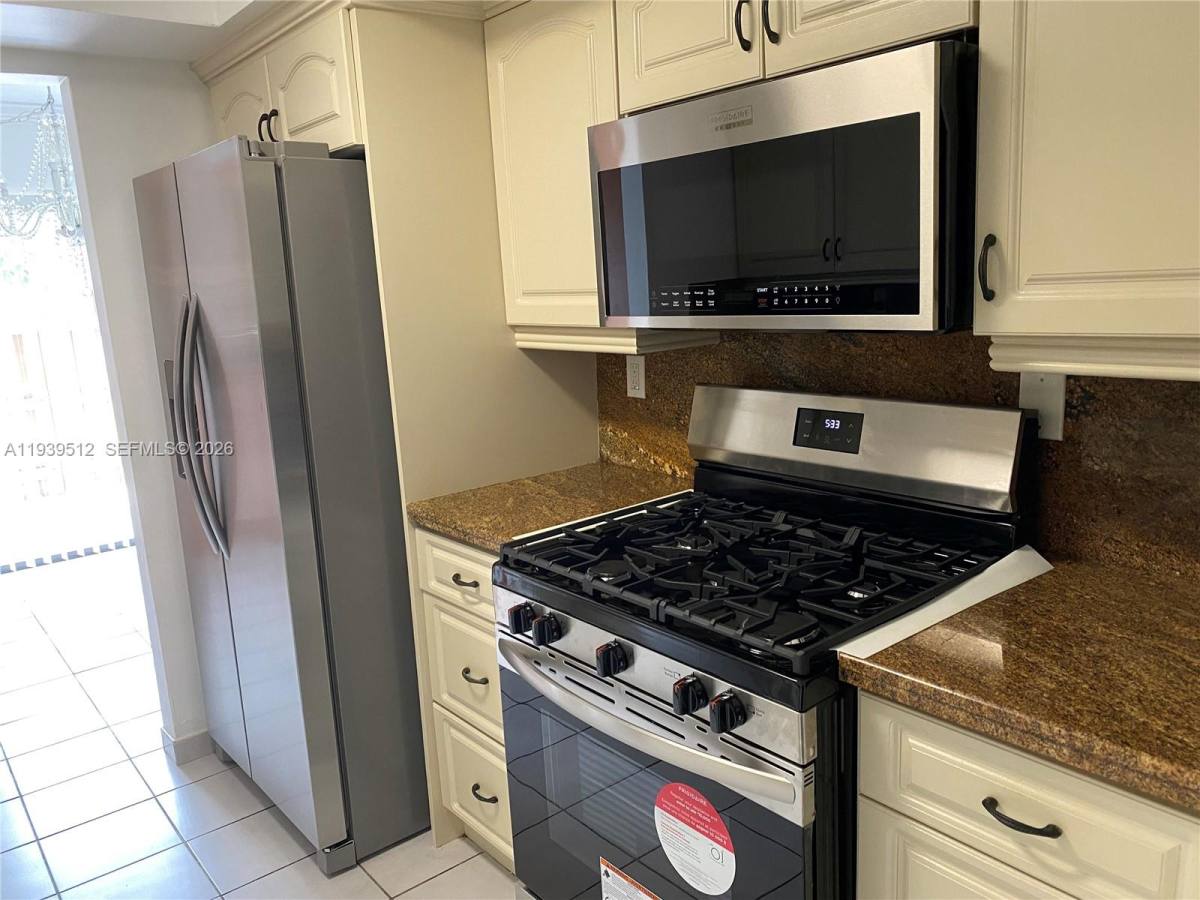 Townhouse for rent at 10925 SW 113th Place #1092572B, Miami, FL 33176