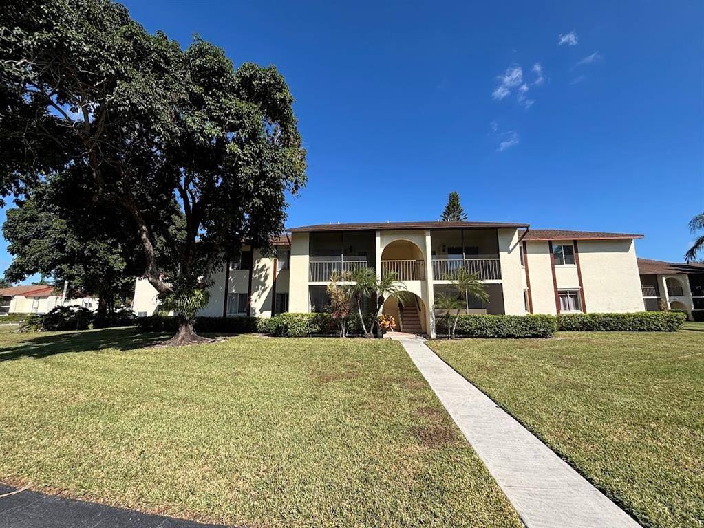 Apartment for rent at 4962 Sable Pine Circle #4962A2, West Palm Beach, FL 33417