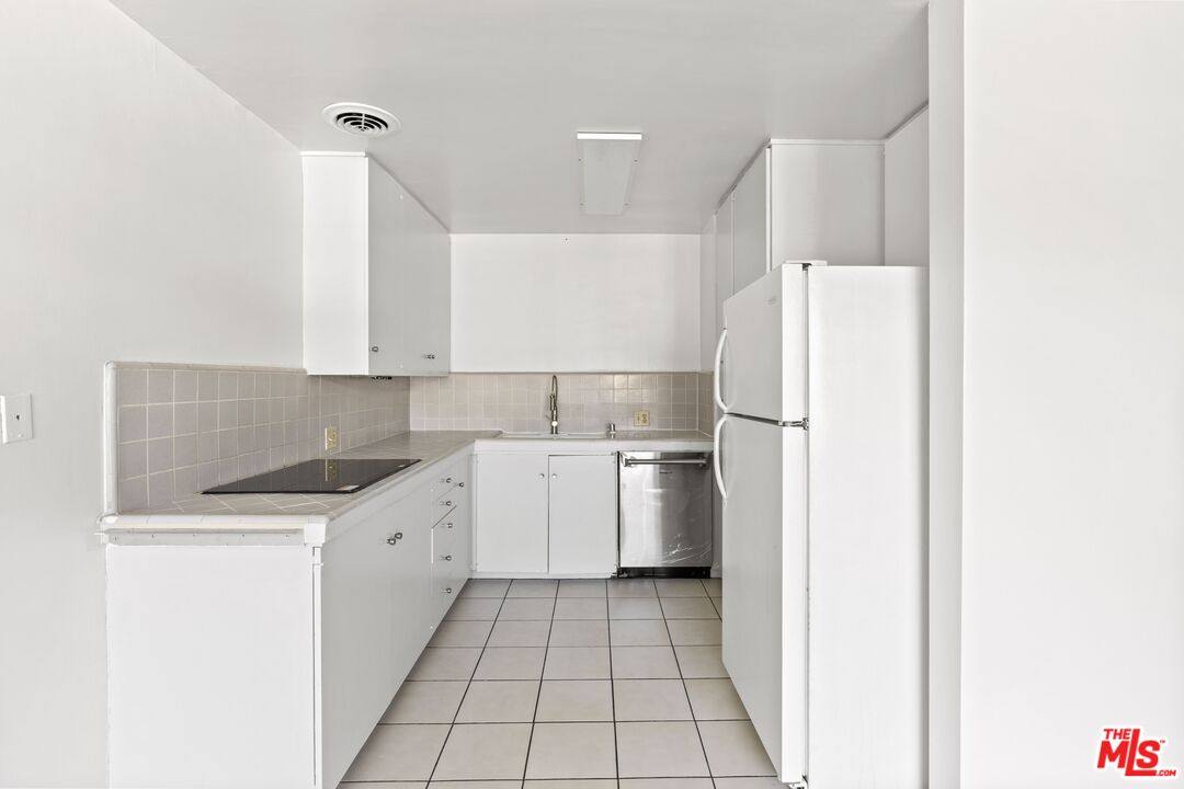 Apartment for rent at 1233 Barry Ave #201, Los Angeles, CA 90025