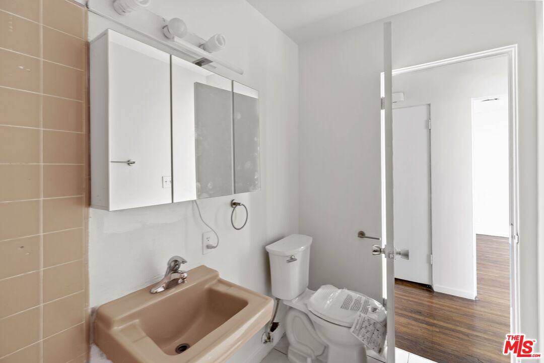 Apartment for rent at 1233 Barry Ave #201, Los Angeles, CA 90025