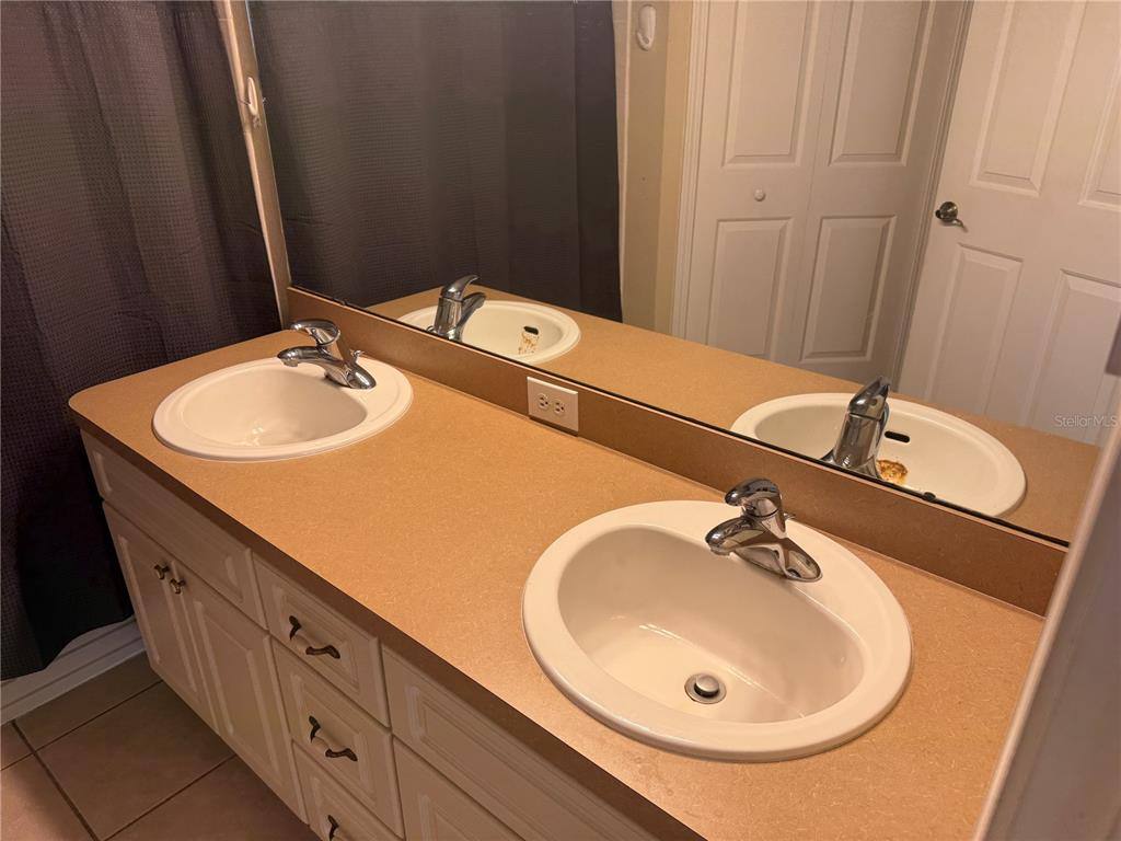 Apartment for rent at 6509 Bridgecrest Dr, Lithia, FL 33547