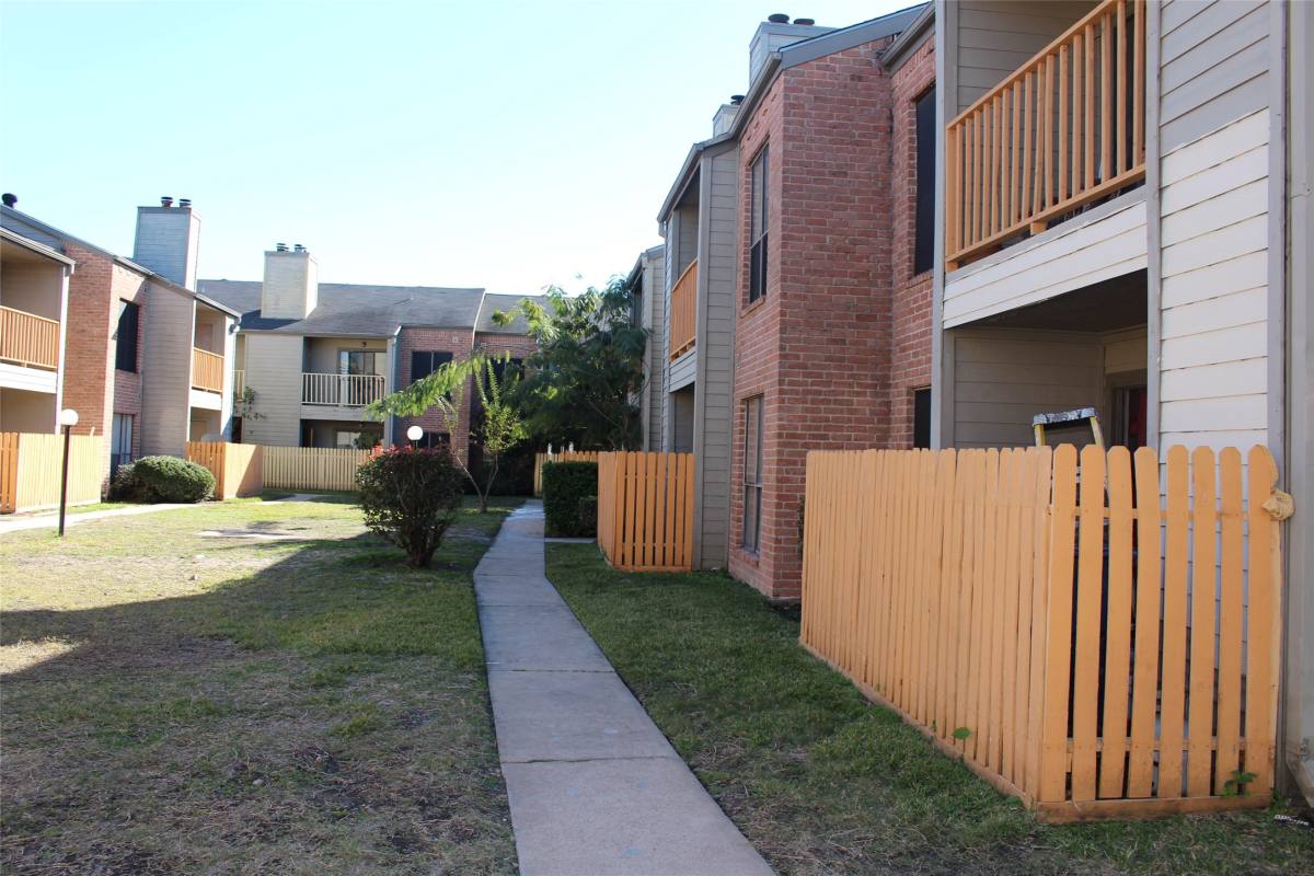 Condo for rent at 16111 Aspenglen Dr #806, Houston, TX 77084