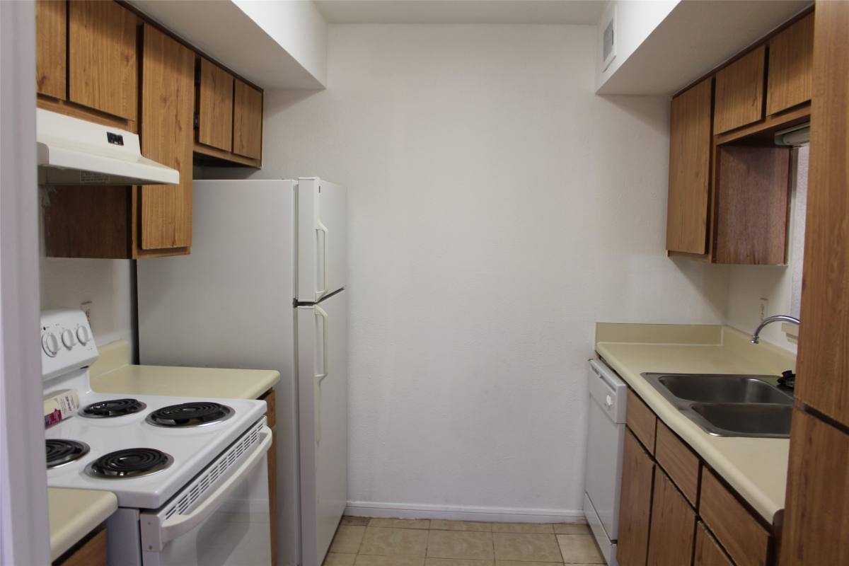 Condo for rent at 16111 Aspenglen Dr #806, Houston, TX 77084