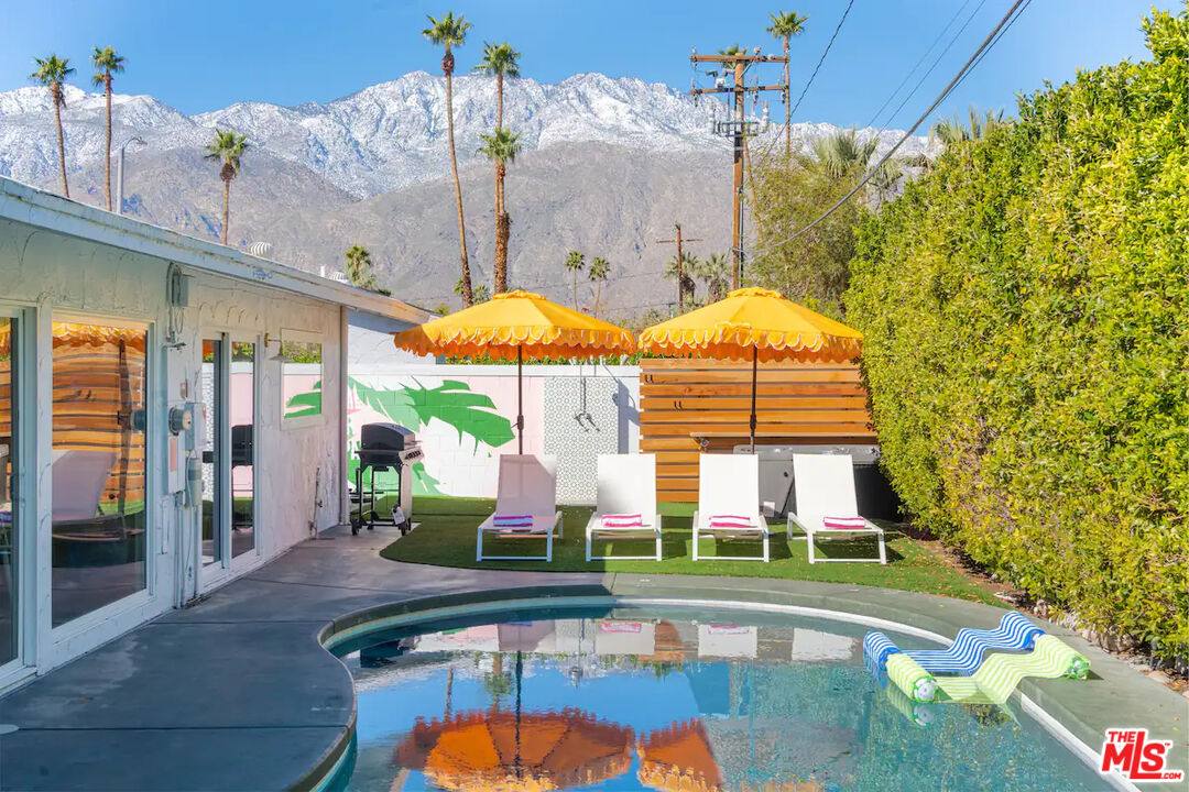 Apartment for rent at 3730 E Camino San Miguel, Palm Springs, CA 92264