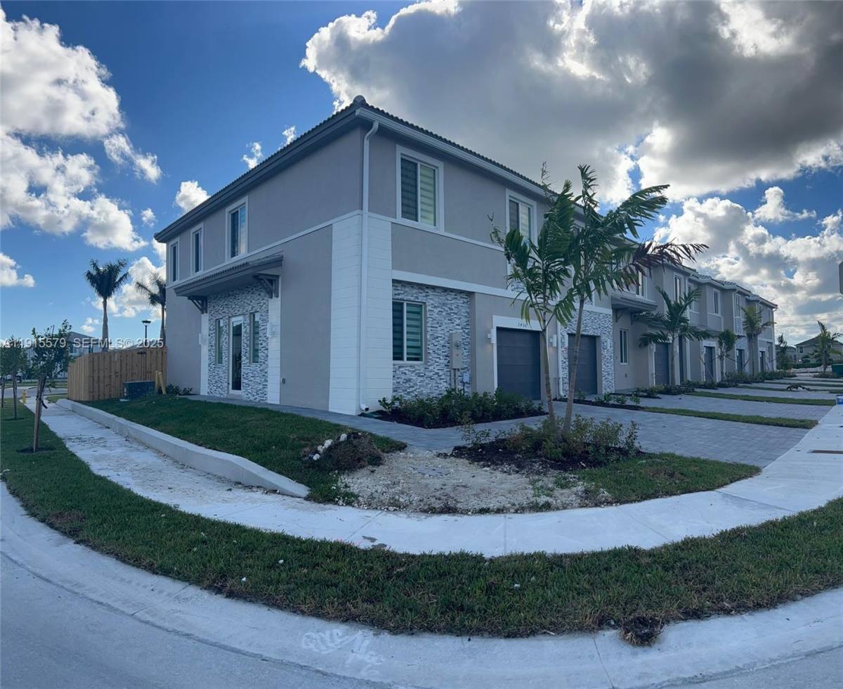 Townhouse for rent at 1455 SE 6th Terrace, Homestead, FL 33034