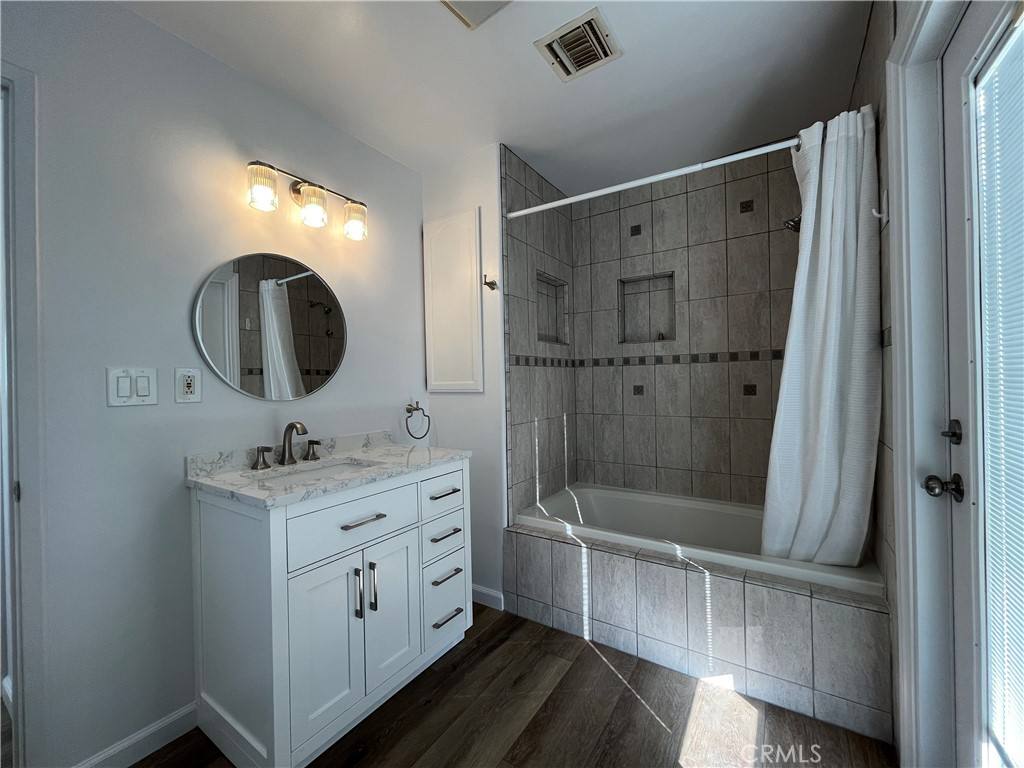 Apartment for rent at 18708 Keswick St, Reseda, CA 91335