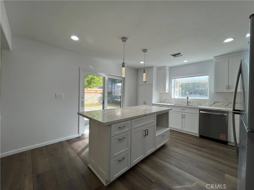 Apartment for rent at 18708 Keswick St, Reseda, CA 91335