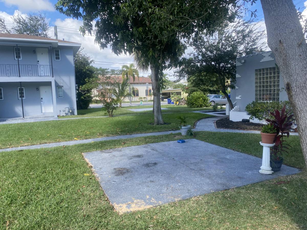 Apartment for rent at 112 Lake Ave #10, Lake Worth Beach, FL 33460