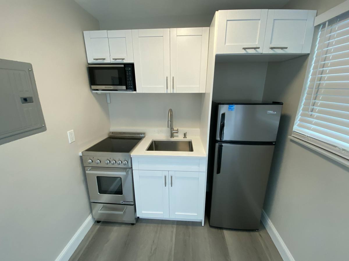 Apartment for rent at 112 Lake Ave #10, Lake Worth Beach, FL 33460